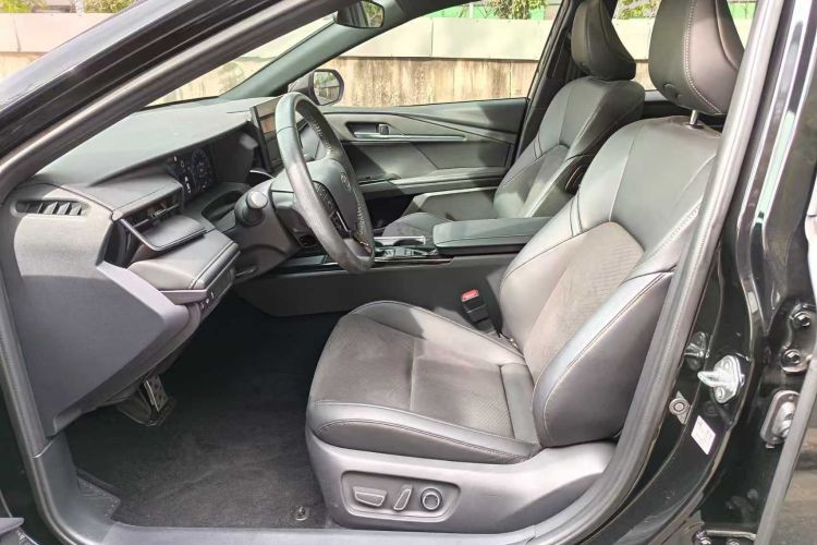 丰田 凯美瑞 2024款 双擎 2.0HS 运动版局部细节19