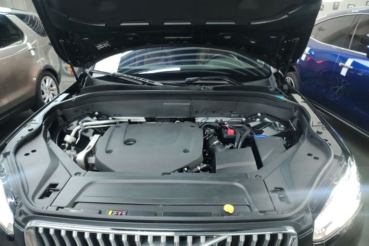 沃尔沃XC90 2022款 B6 智逸豪华版 7座机舱底盘24