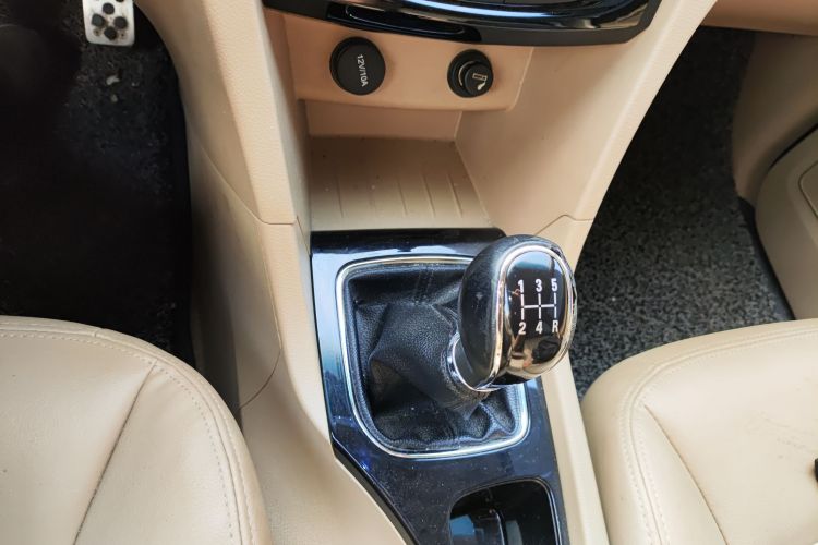 宝骏730 2016款 1.5L 手动豪华型 7座局部细节18