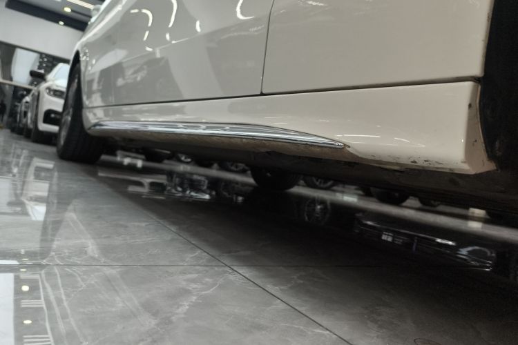 奔驰C级 2022款 C 200 L 运动版局部细节9001