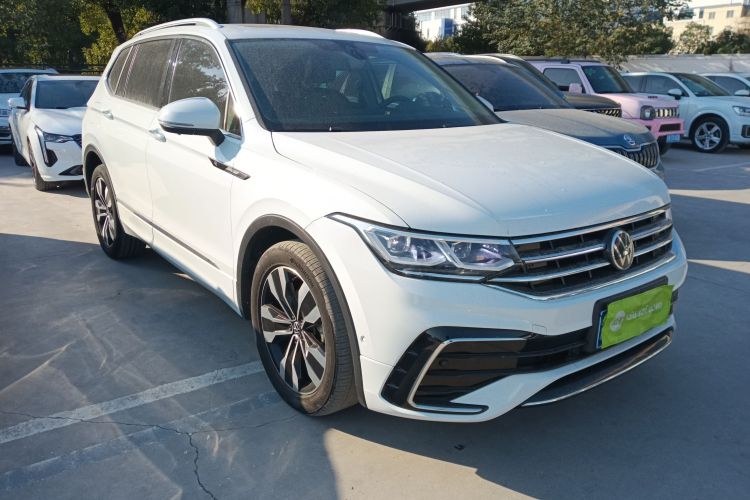 大众 途观L 2023款 330TSI 自动两驱R-Line旗舰版车身外观3