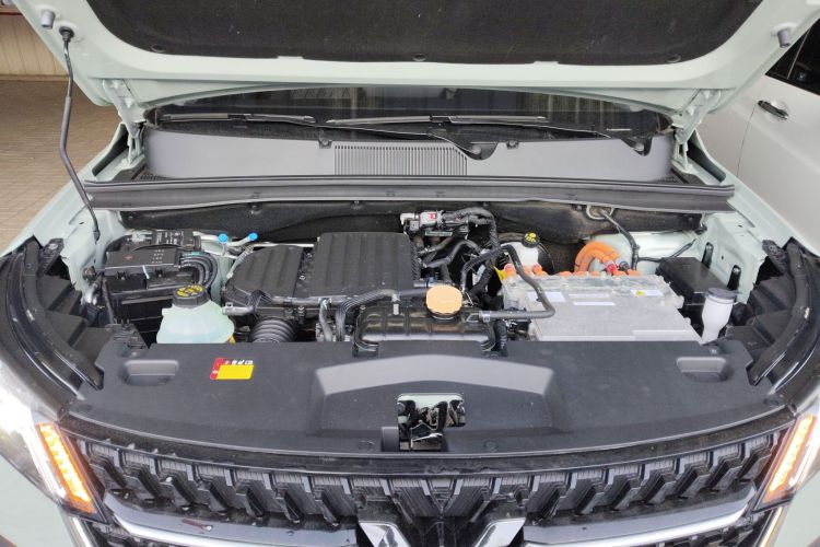 五菱汽车 五菱星辰 2022款 2.0L DHT电速款机舱底盘24