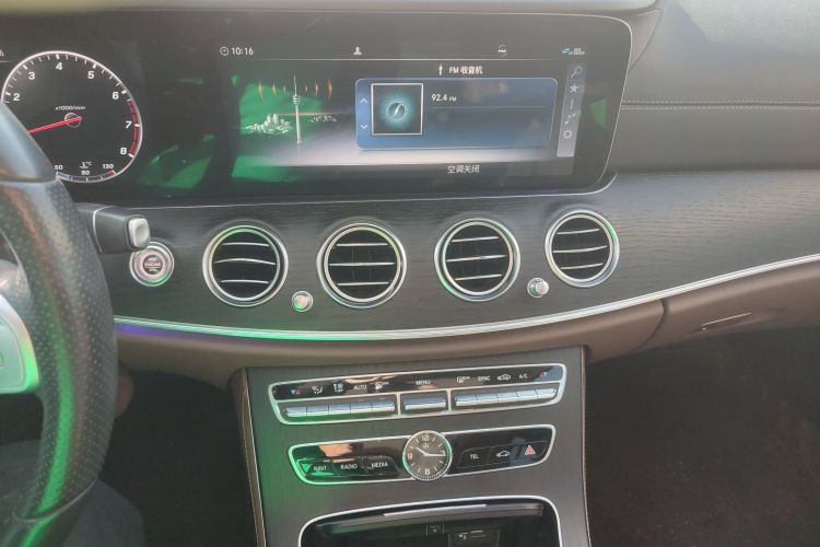 奔驰E级 2020款 改款 E 300 L 运动时尚型中控内饰16
