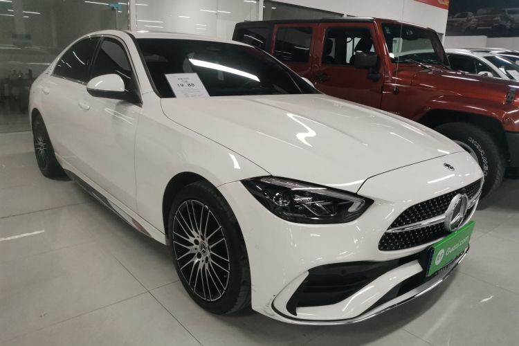 奔驰C级 2023款 改款 C 200 L 运动版车身外观3