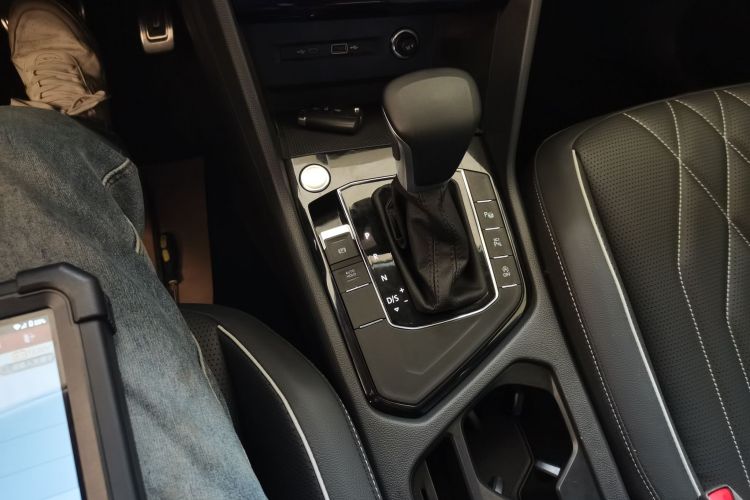 大众 途观L 2024款 330TSI 自动两驱R-Line越享版中控内饰18