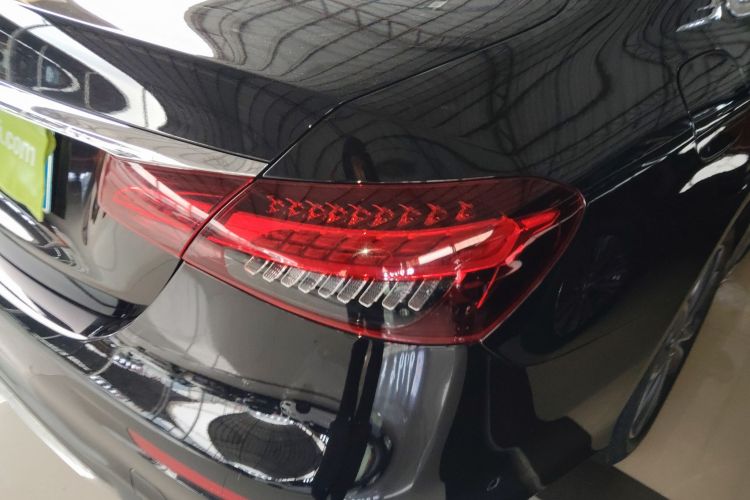 奔驰E级 2021款 E 300 L 运动时尚型车身外观9