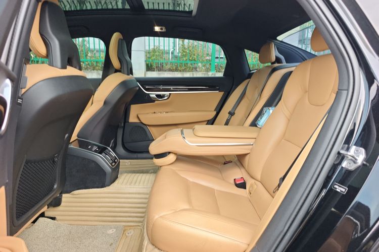 沃尔沃S90 2018款 T4 智远版中控内饰21