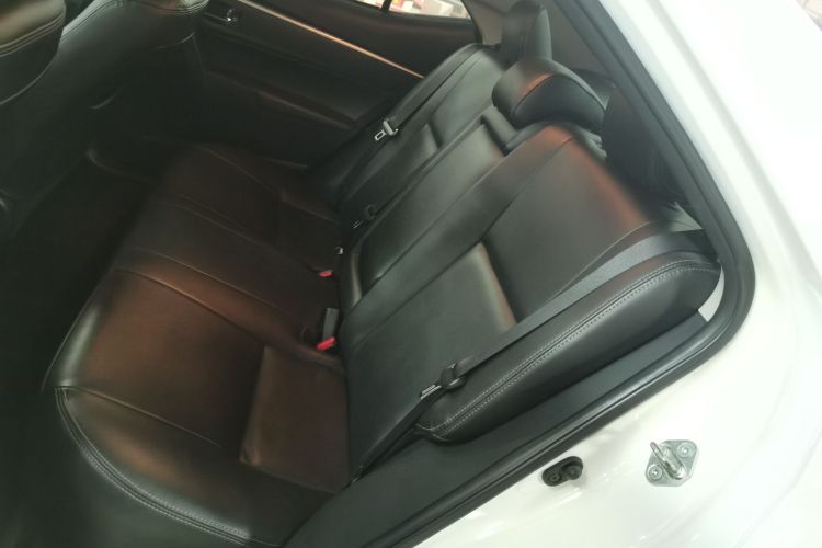 丰田 卡罗拉 2017款 改款 1.2T S-CVT GL-i中控内饰7004