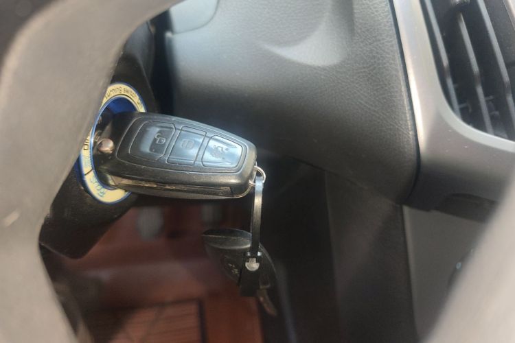 福特 福克斯 2012款 两厢 1.6L 手动舒适型中控内饰7001