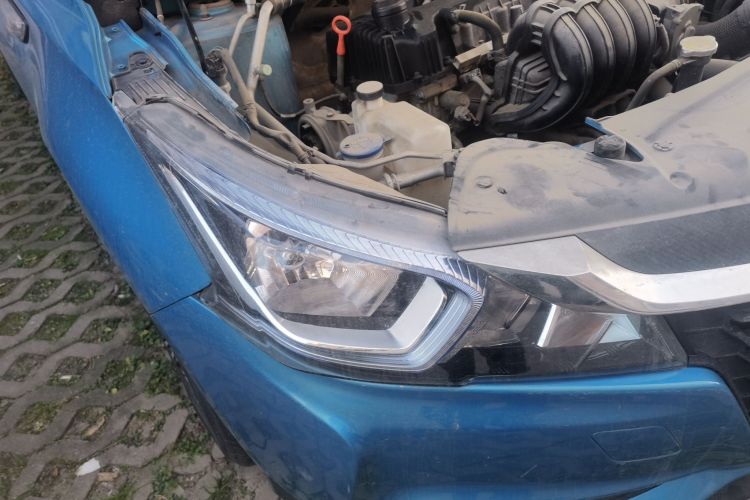 纳智捷 锐3 2016款 1.6L 手动智享型车身外观8