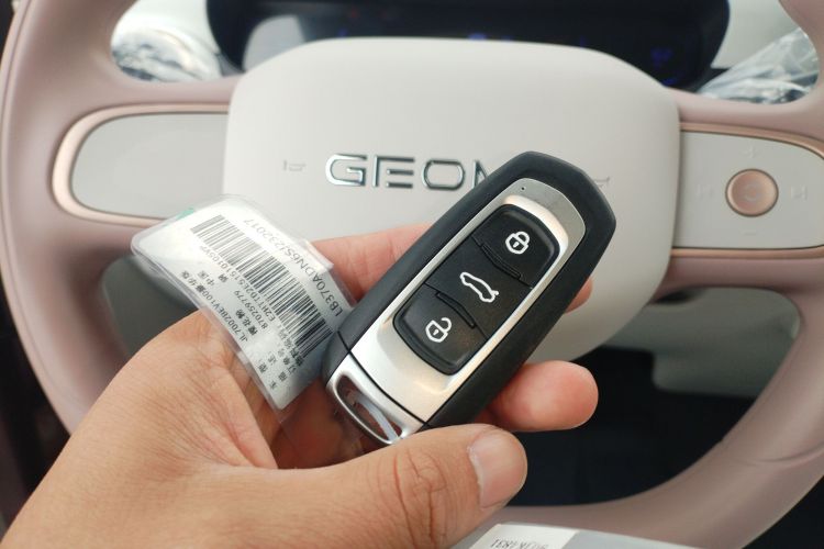 吉利银河 熊猫 2025款 210km 元气熊中控内饰11