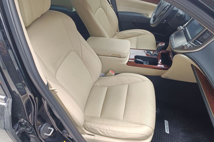 丰田 皇冠 2015款 2.5L 智享版中控内饰41