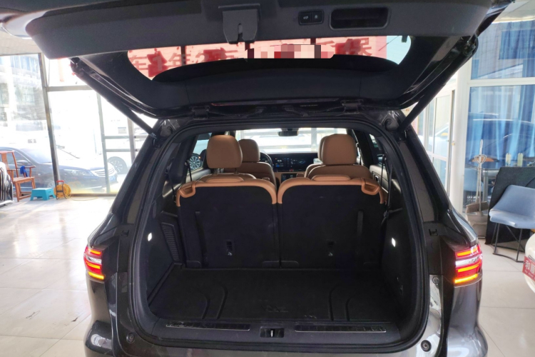 理想汽车 理想ONE 2021款 增程6座版机舱底盘23