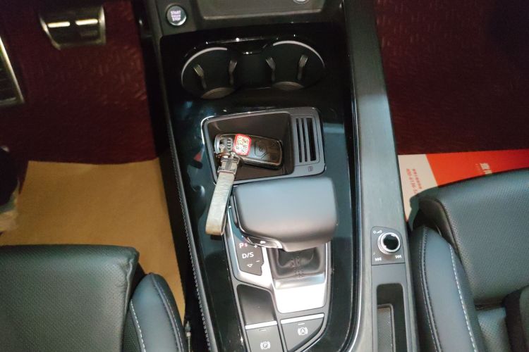 奥迪A4L 2023款 40 TFSI 豪华动感型中控内饰18