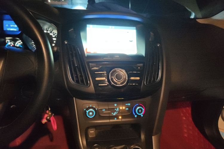 福特 福克斯 2017款 两厢 1.6L 手动舒适型智行版中控内饰16