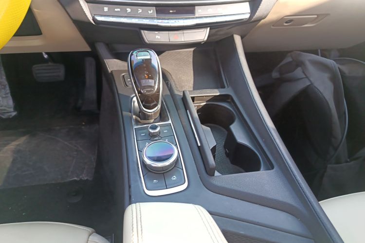 凯迪拉克CT5 2020款 28T 时尚型中控内饰18