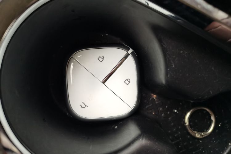 五菱汽车 五菱缤果 2023款 333km 悦享+款中控内饰11