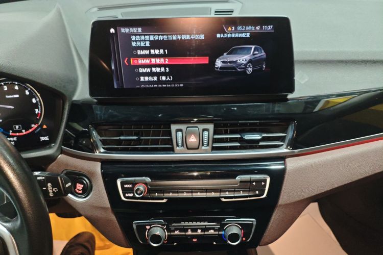 宝马X1 2021款 改款 sDrive20Li 时尚型中控内饰16