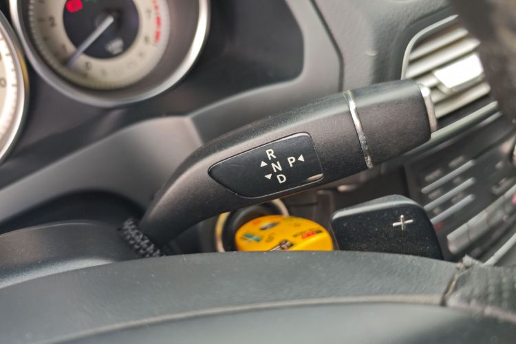 奔驰E级(进口) 2014款 E 200 轿跑版中控内饰18