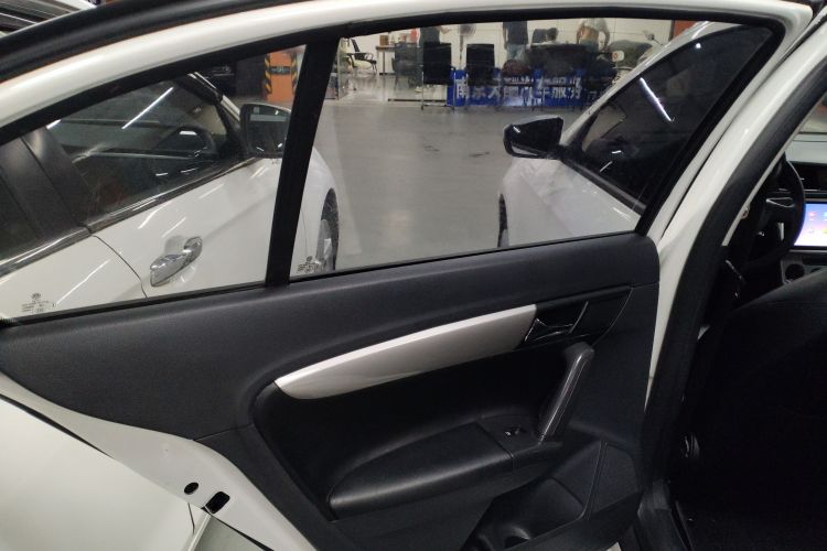 大众 朗逸 2013款 改款经典 1.6L 自动风尚版中控内饰7008