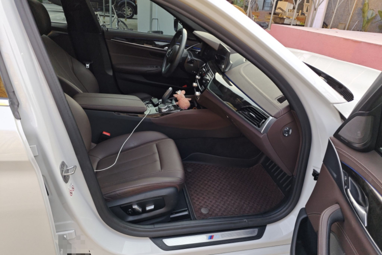 宝马5系 2020款 525Li M运动套装局部细节9005