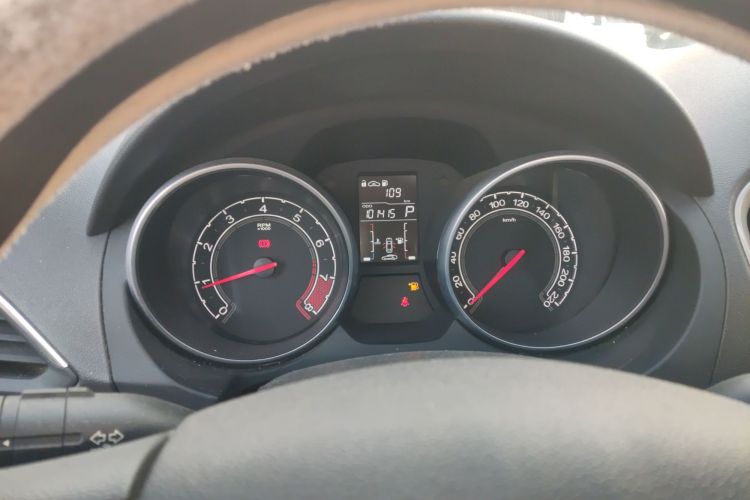 名爵 锐行 2016款 1.5L 自动超值豪华版中控内饰14