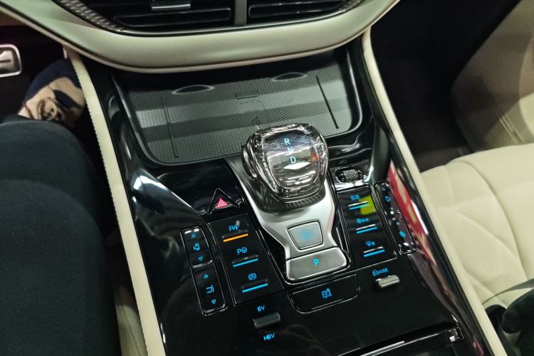 腾势D9 2025款 DM-i 四驱尊航型中控内饰18