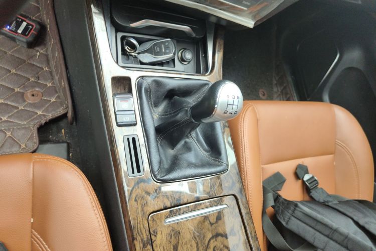 汉腾汽车 汉腾X7 2016款 2.0T 手动豪华型中控内饰18