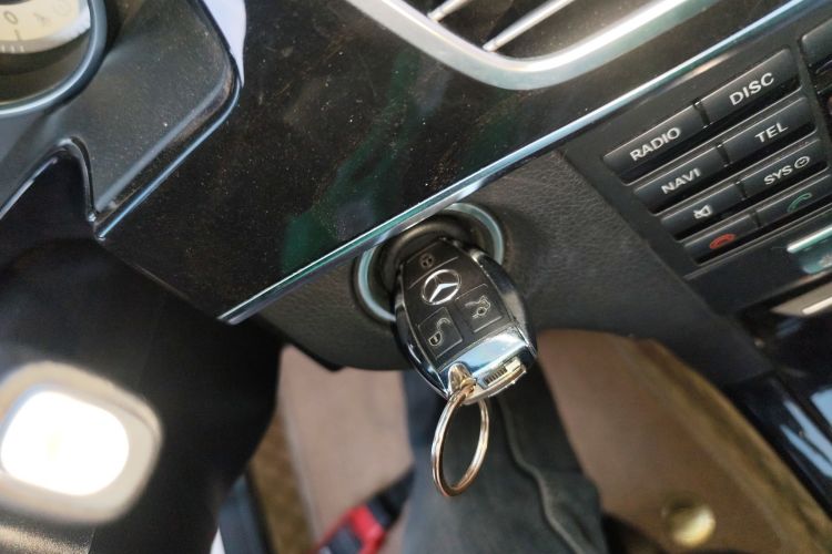 奔驰E级 2014款 改款 E 300 L 运动型中控内饰11