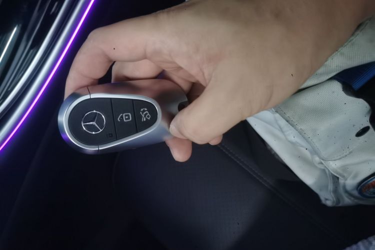 奔驰C级 2022款 C 260 L 运动版中控内饰7001