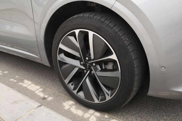 理想汽车 理想L6 2024款 Pro车身外观10