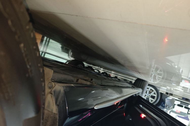 奔驰C级 2019款 改款 C 260 L 运动版局部细节9002