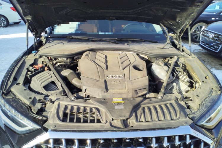 奥迪A8 2024款 A8L 50 TFSI quattro 臻选型机舱底盘24