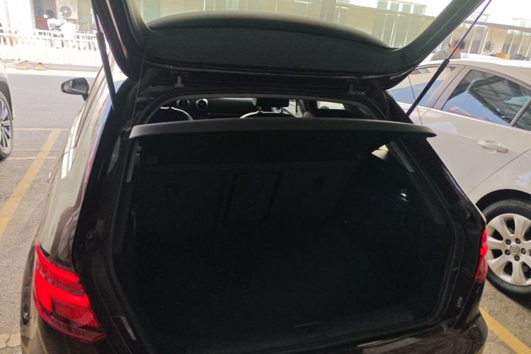 奥迪A3 2017款 Sportback 35 TFSI 风尚型机舱底盘23