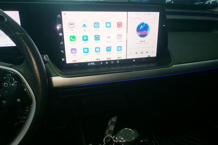 小鹏P7 2022款 670E+中控内饰16
