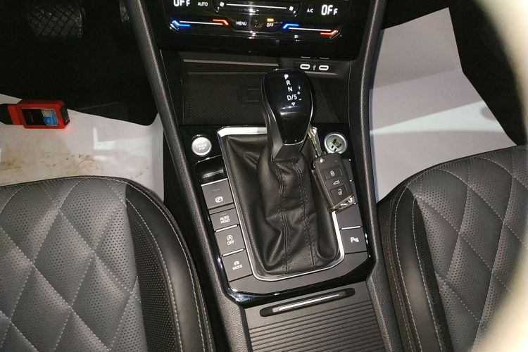 大众 速腾 2023款 300TSI DSG卓越版中控内饰18