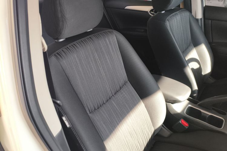 日产 轩逸 2021款 经典 1.6XL CVT豪华版局部细节41