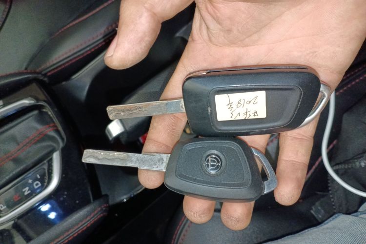 中华V3 2017款 1.5L 自动精英型中控内饰11