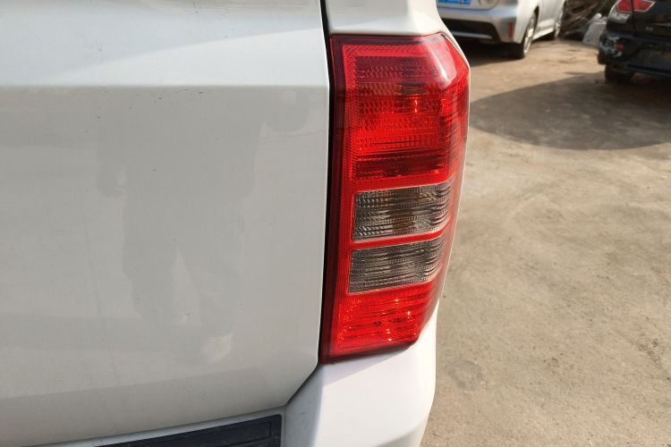 Jeep 自由客 2014款 2.0L 运动增强版车身外观6006