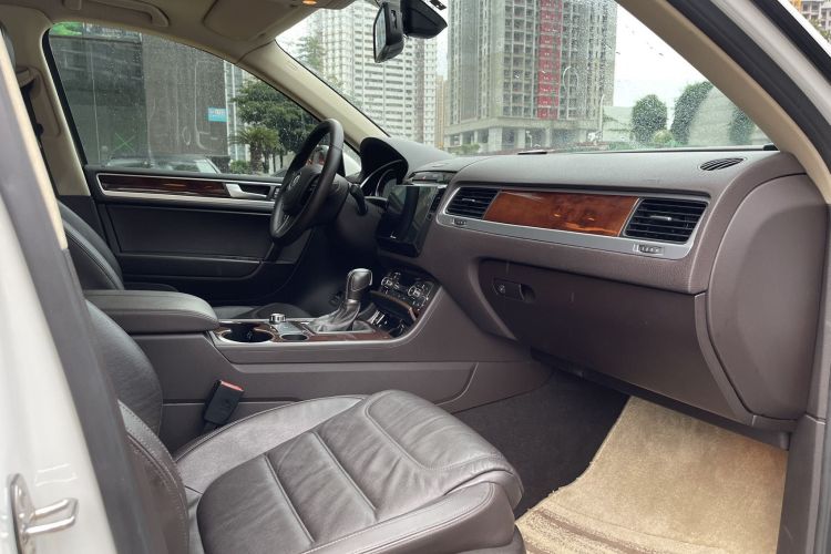 大众 途锐 2011款 3.0TSI 标配型局部细节41