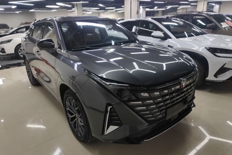 长安UNI-Z 2025款 1.5T 豪华型车身外观3