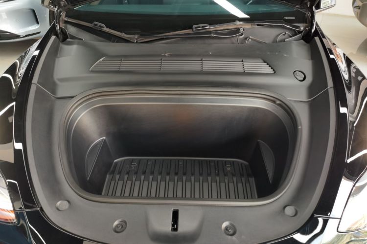 特斯拉 Model Y 2022款 改款 后轮驱动版机舱底盘24