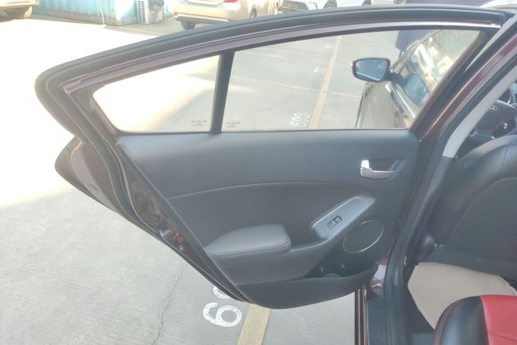 起亚K3 2015款 1.6L 手动GLS中控内饰7008