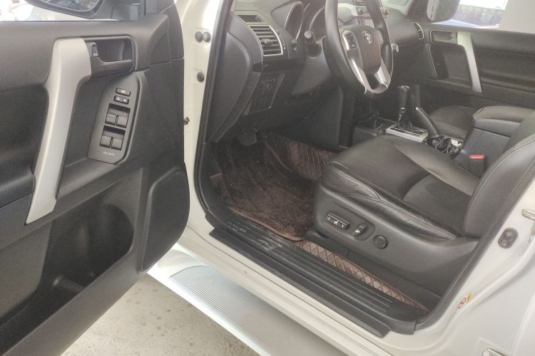 丰田 普拉多 2016款 2.7L 自动标准版中控内饰20