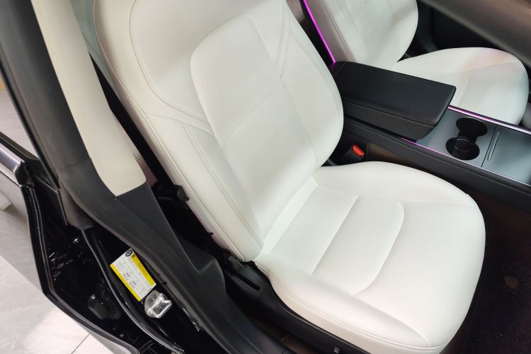 特斯拉 Model 3 2022款 后轮驱动版局部细节41