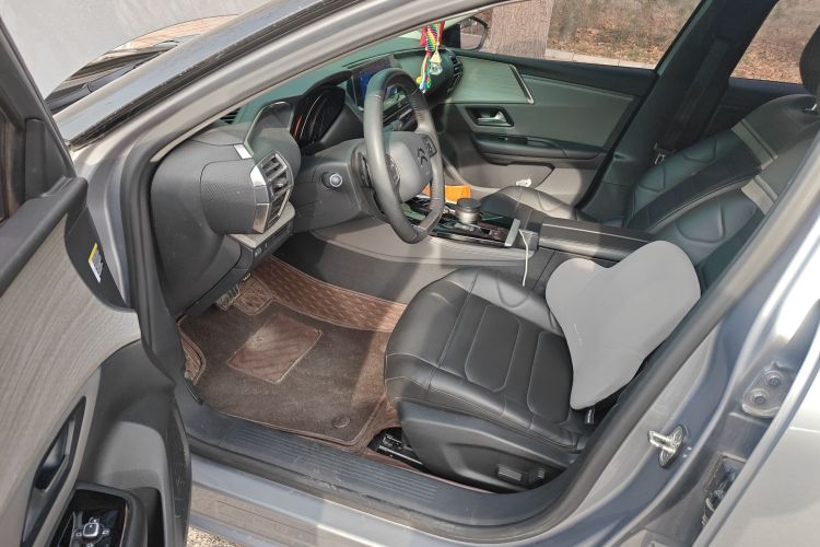 雪铁龙 凡尔赛C5 X 2022款 1.6T 享不凡 虎年开门红版中控内饰20