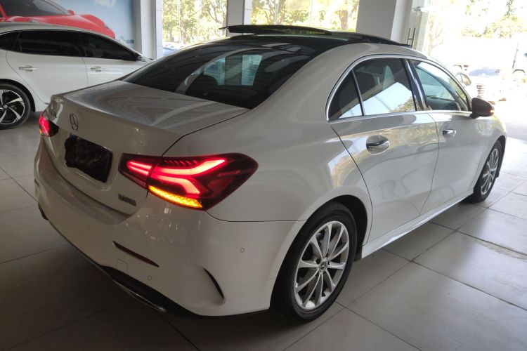 奔驰A级 2019款 A 200 L 运动轿车车身外观7