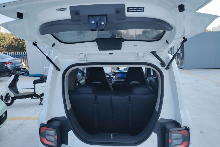 吉利银河 2024款 熊猫mini 200km 龙腾PRO版机舱底盘23