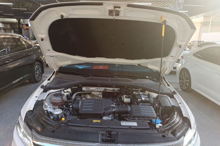 大众 朗逸 2021款 1.5L 自动舒适版机舱底盘24