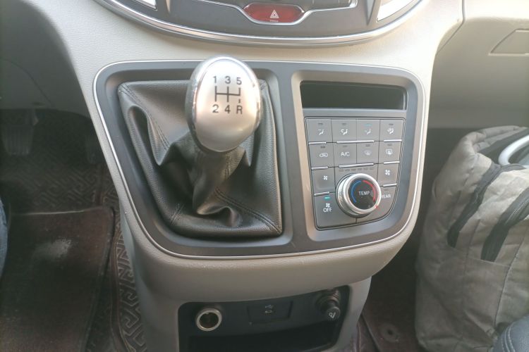 江淮瑞风 瑞风M4 2019款 商旅系列 2.0L 手动商务型 国VI局部细节18